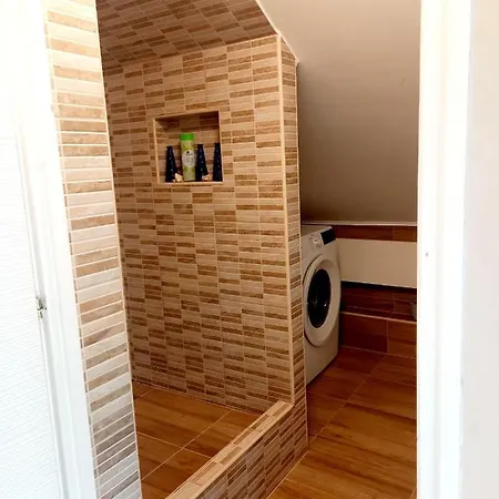 Lazy Bee Apartment